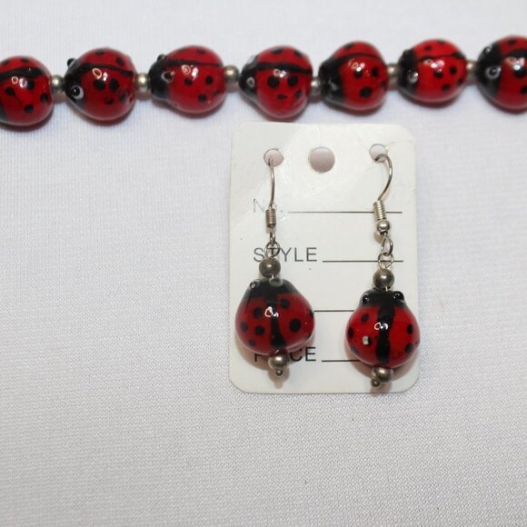 Ladybug Glass Bead Bracelet and Dangle Earrings - Picture 5 of 7